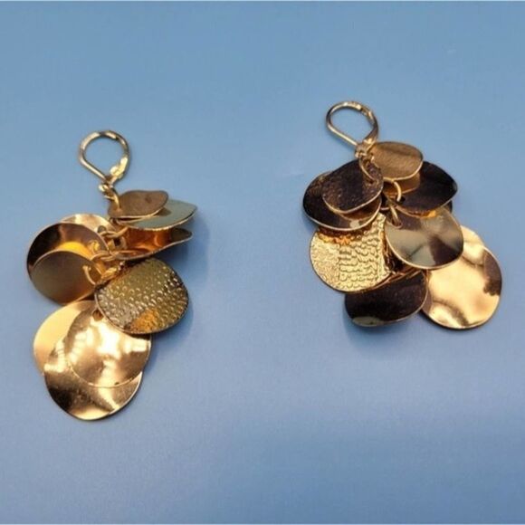 📦 Gold✨️ tone chandelier disk dangle earrings ✨️ - Picture 3 of 9